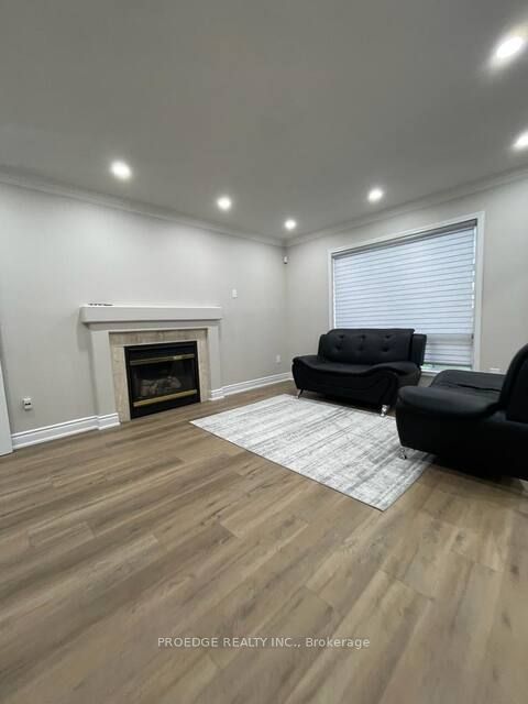 2357 Falkland Crescent Property Photo 2