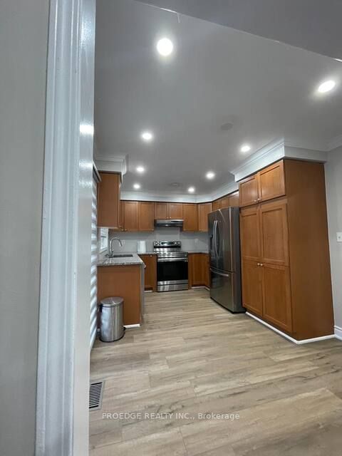 2357 Falkland Crescent Property Photo 4