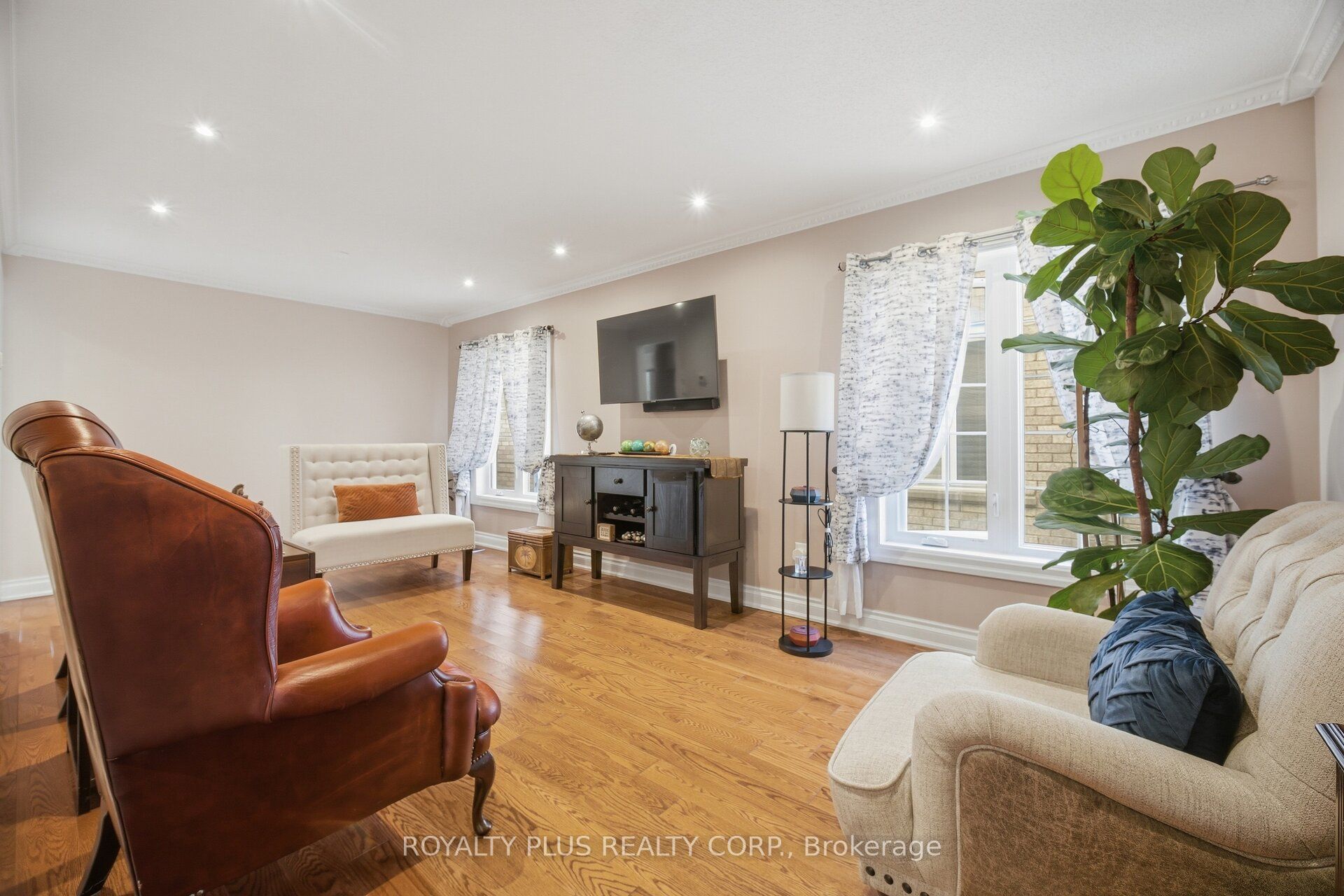 77 Arthurs Crescent Property Photo 7