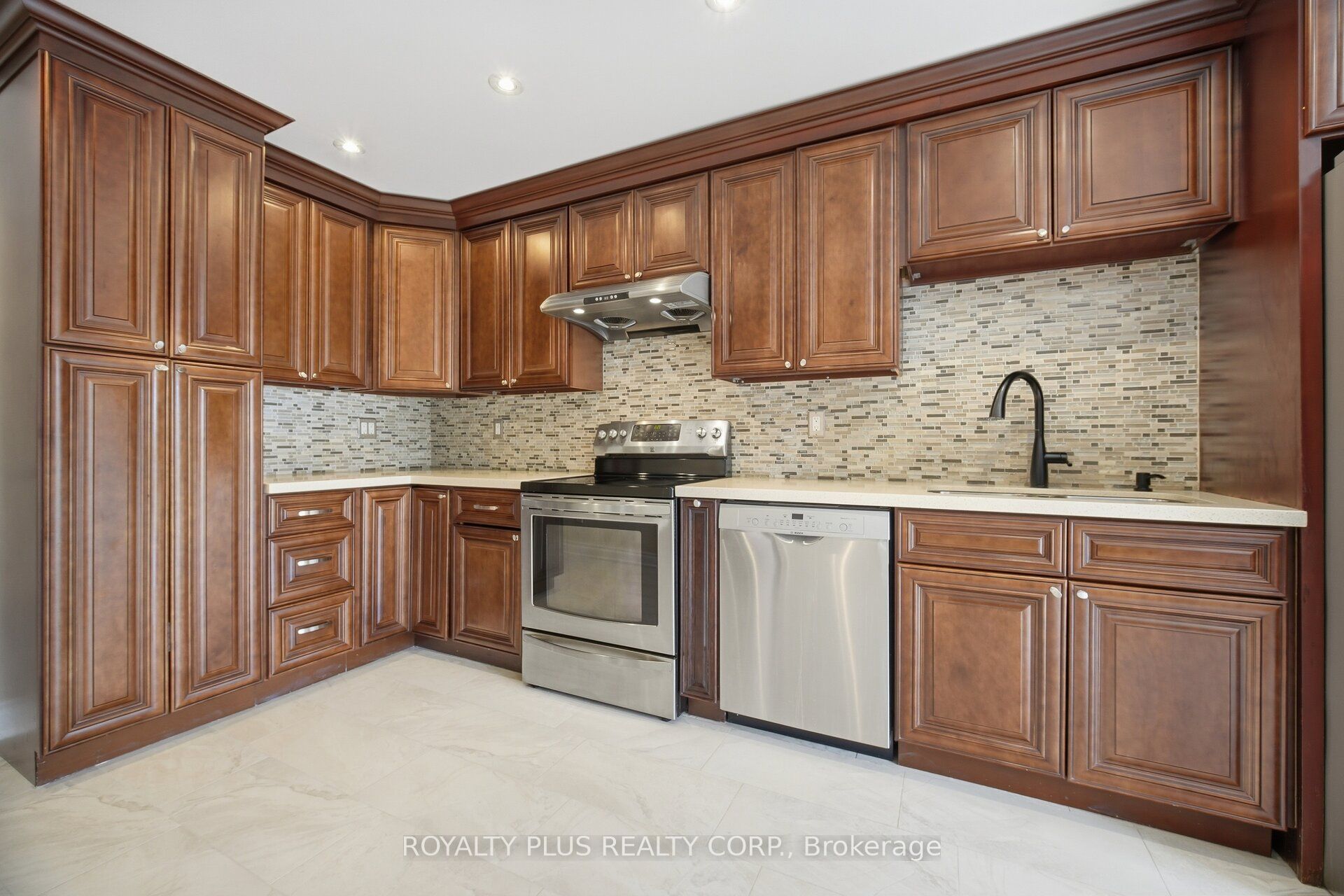 77 Arthurs Crescent Property Photo 12