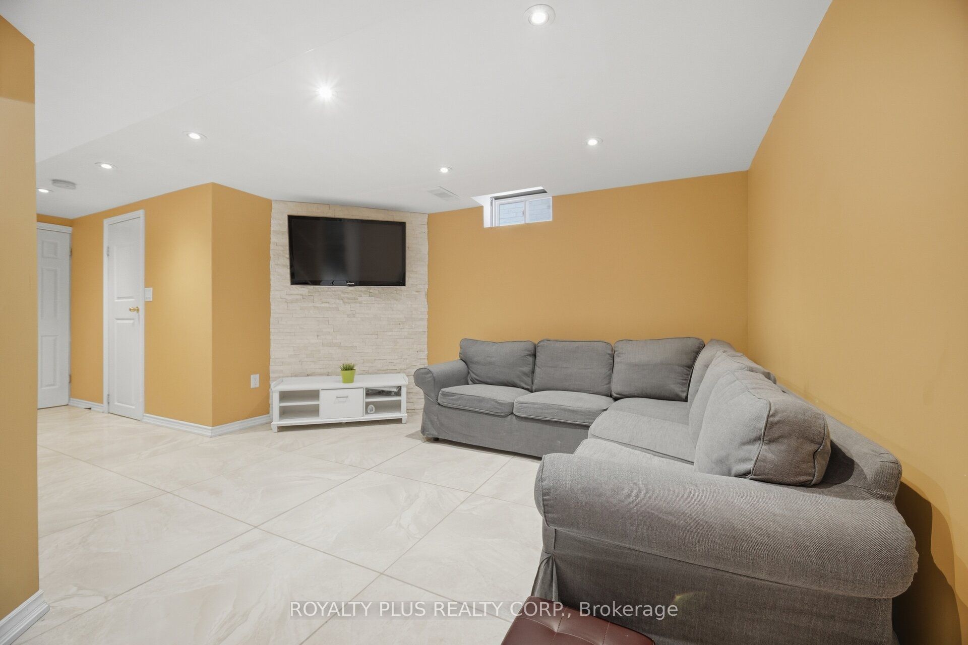77 Arthurs Crescent Property Photo 31
