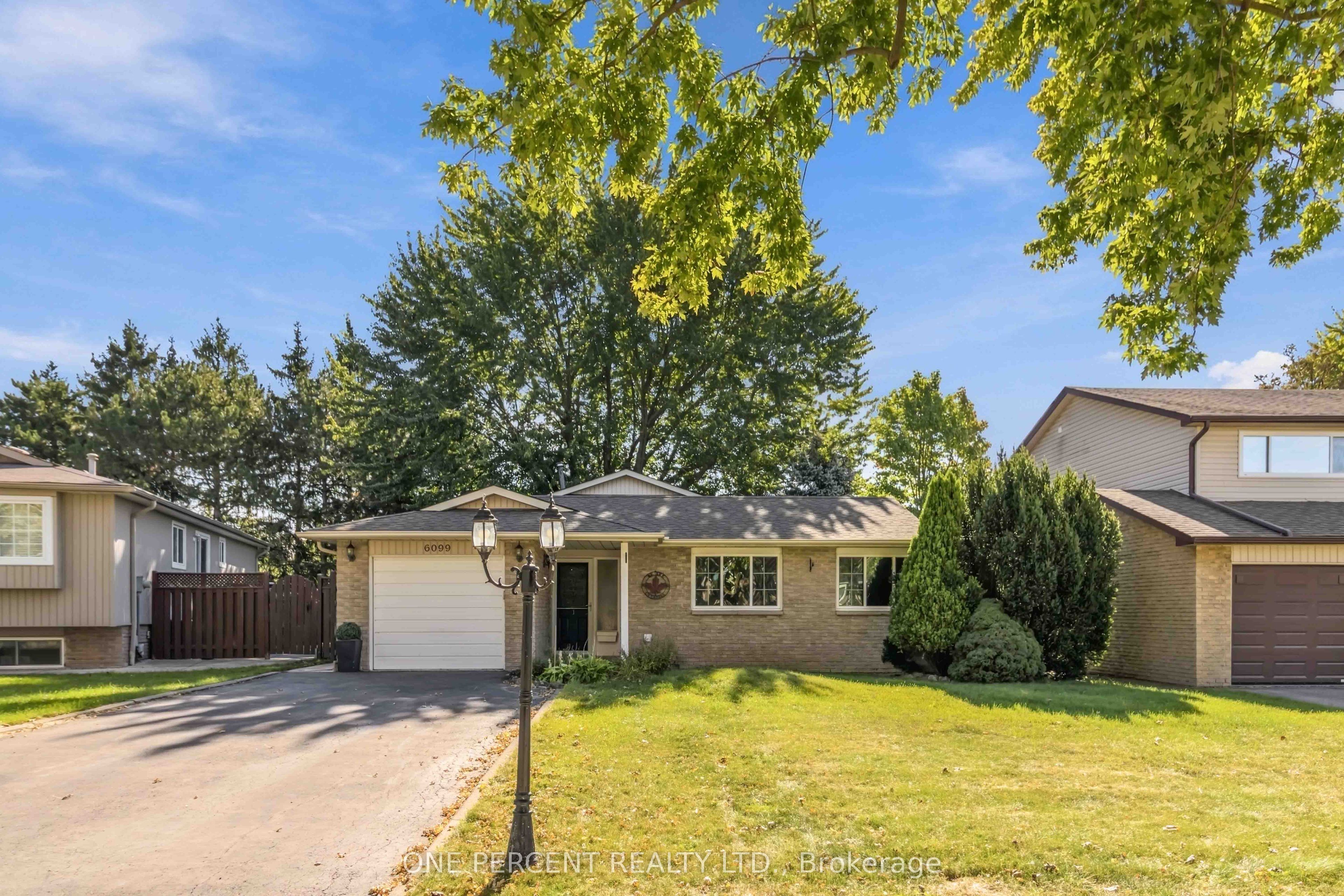6099 Starfield Crescent Property Photo 1