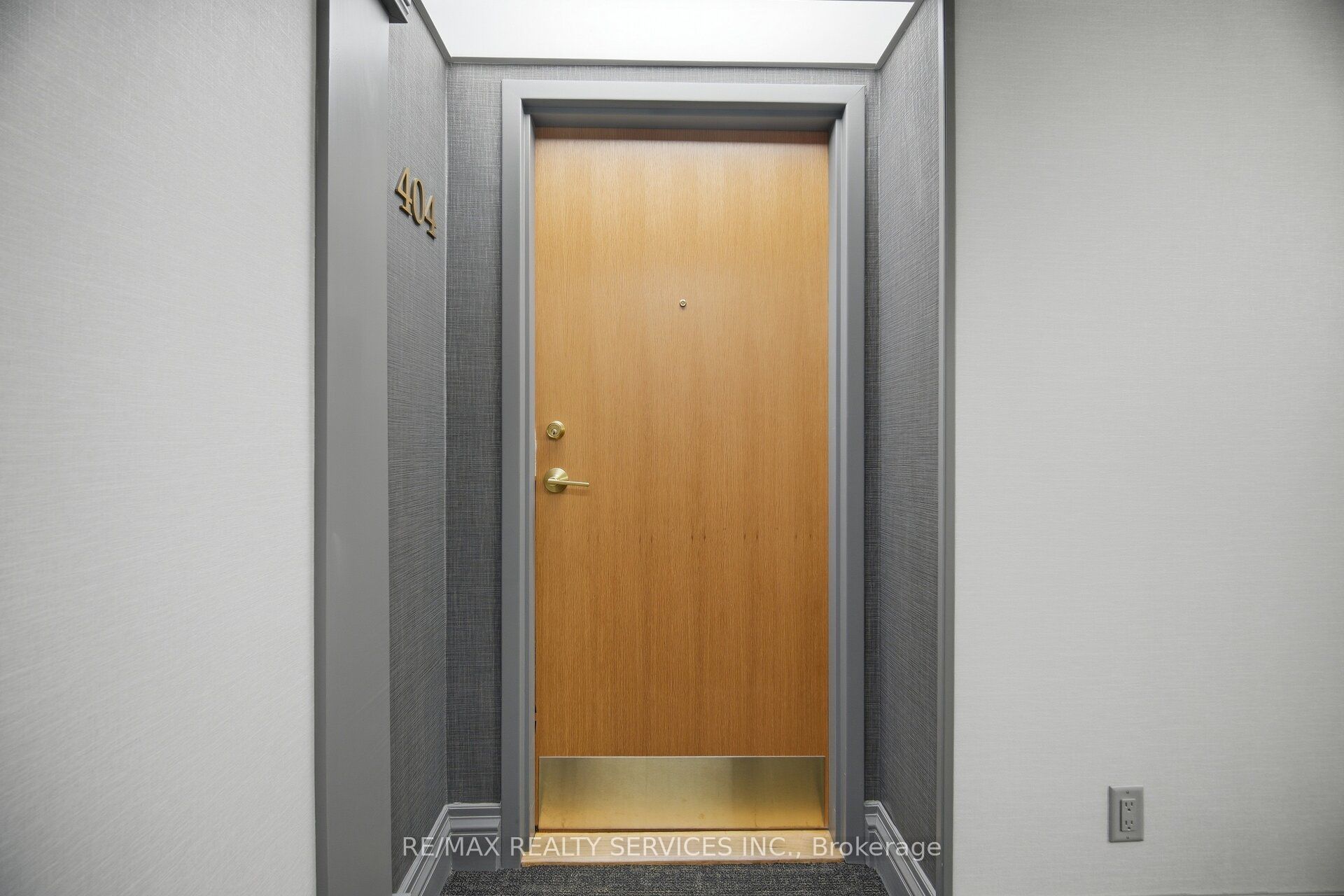 330 Mill Street S 404 Property Photo 4