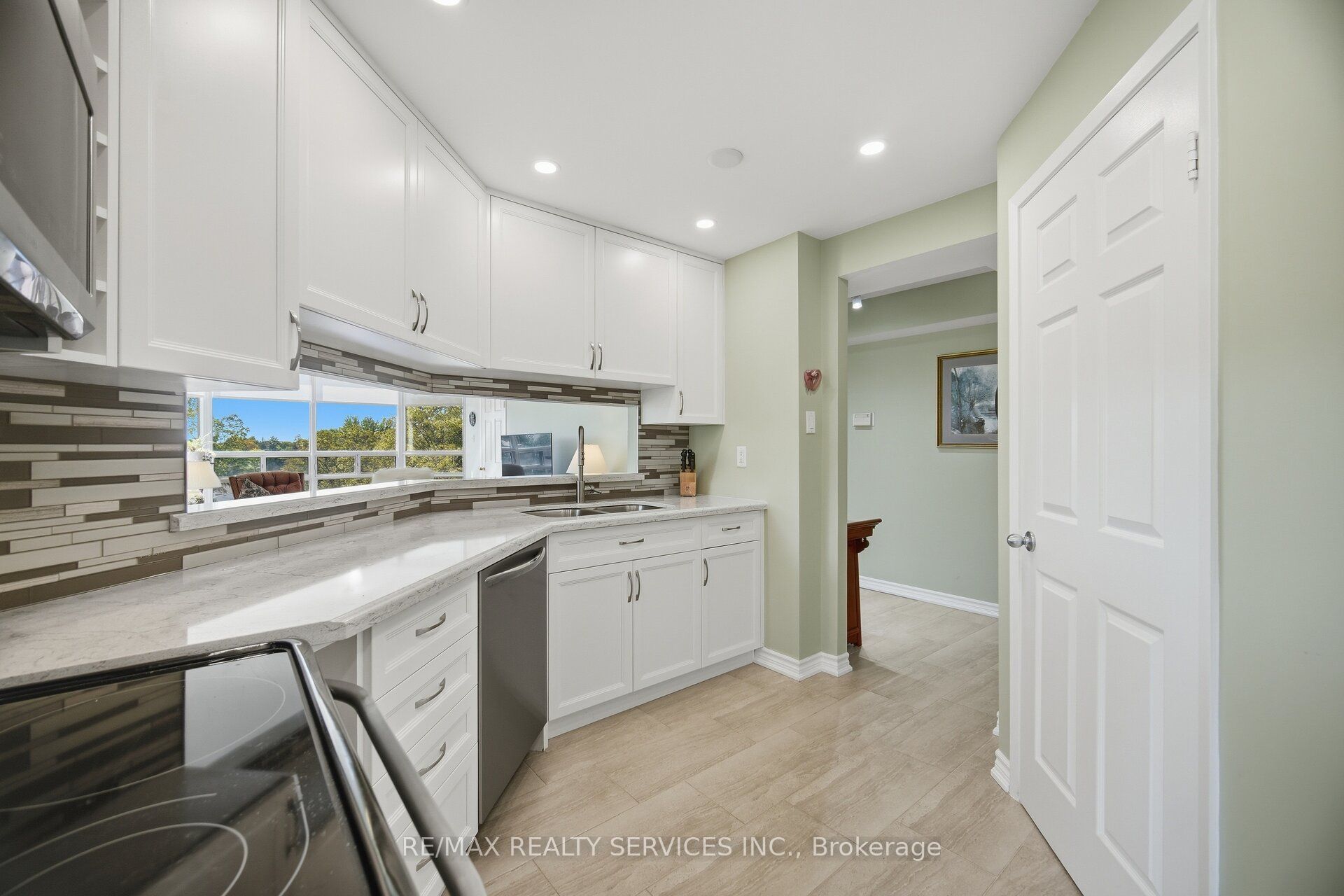 330 Mill Street S 404 Property Photo 6