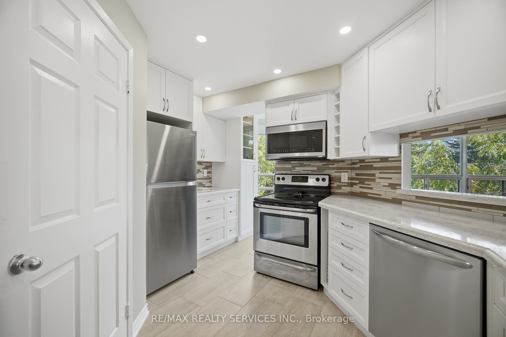 330 Mill Street S 404 Property Photo 8