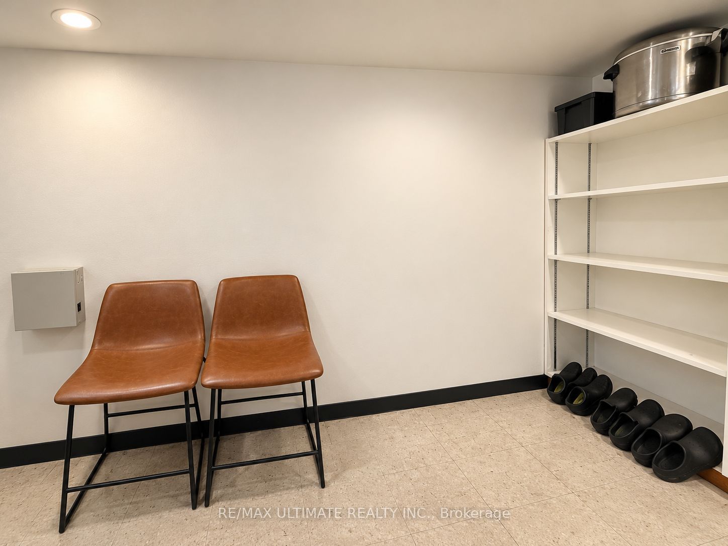 3073 Bloor Street W Property Photo 10