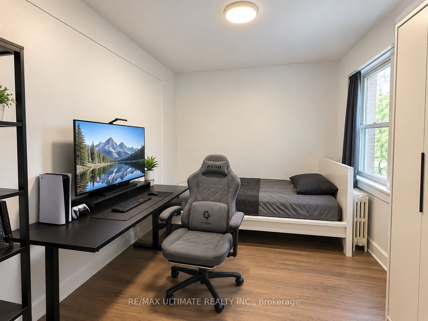 3073 Bloor Street W Property Photo 11