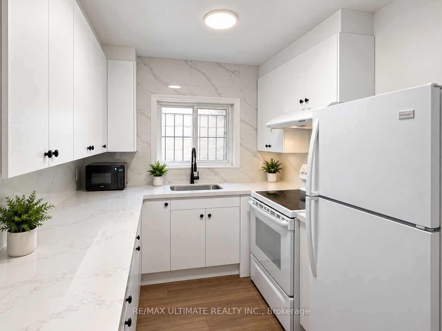 3073 Bloor Street W Property Photo 12