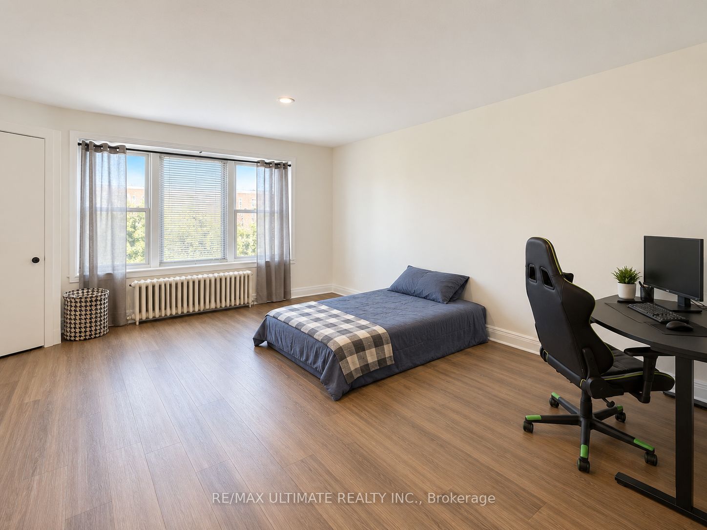 3073 Bloor Street W Property Photo 14
