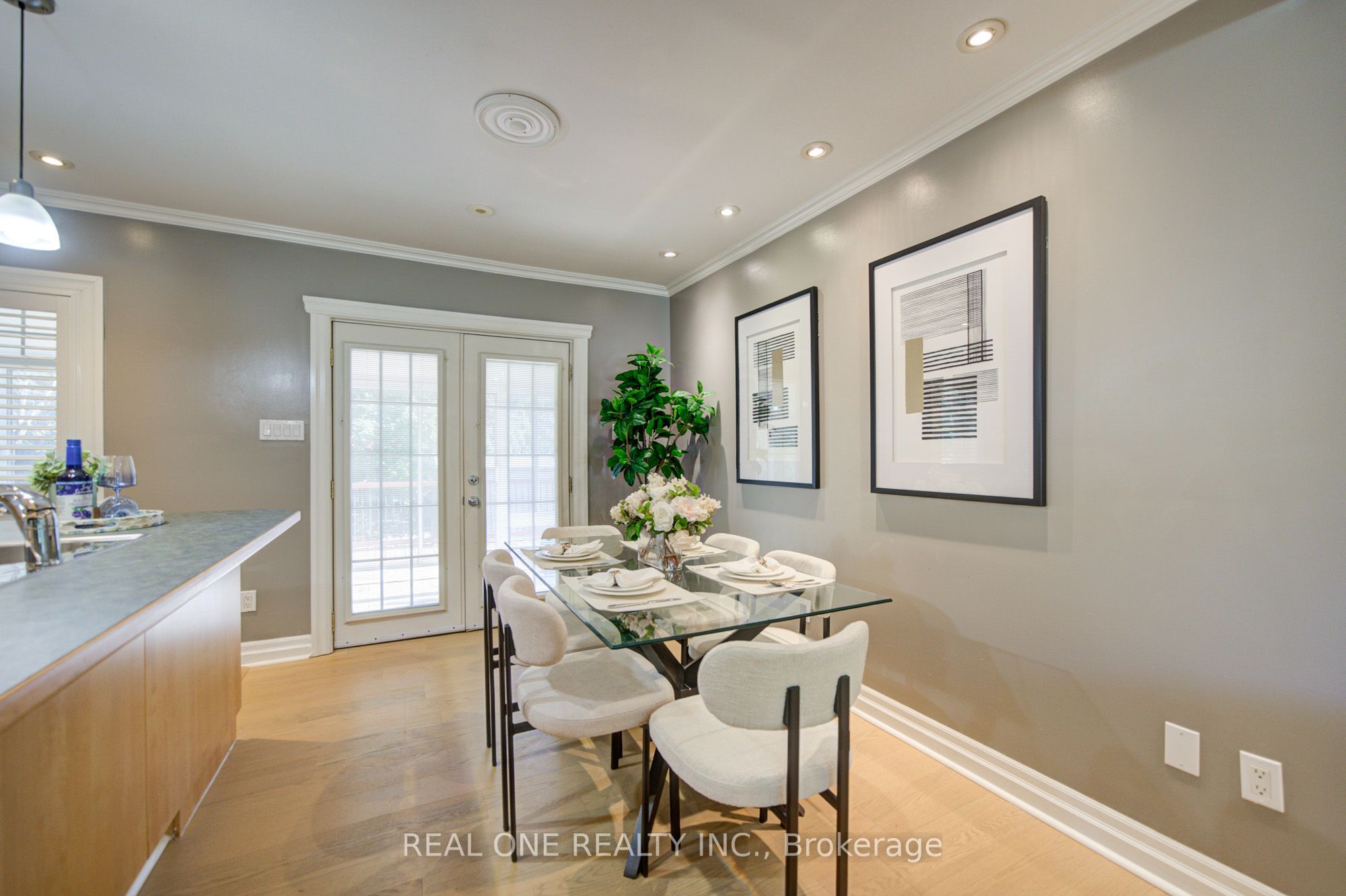 1099 Kent Avenue Property Photo 10