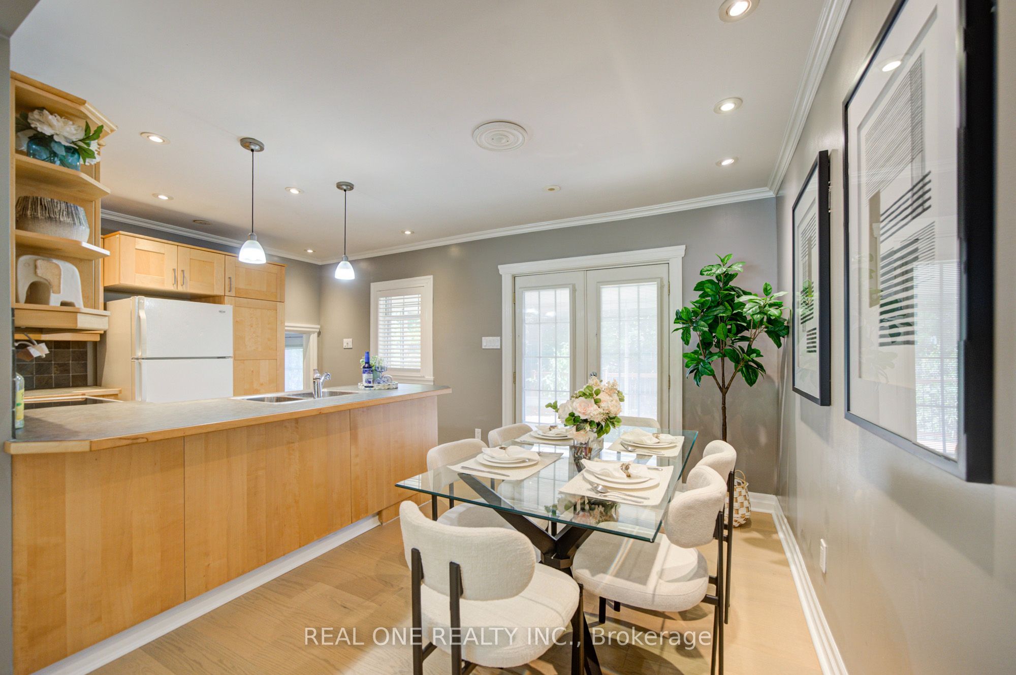 1099 Kent Avenue Property Photo 12