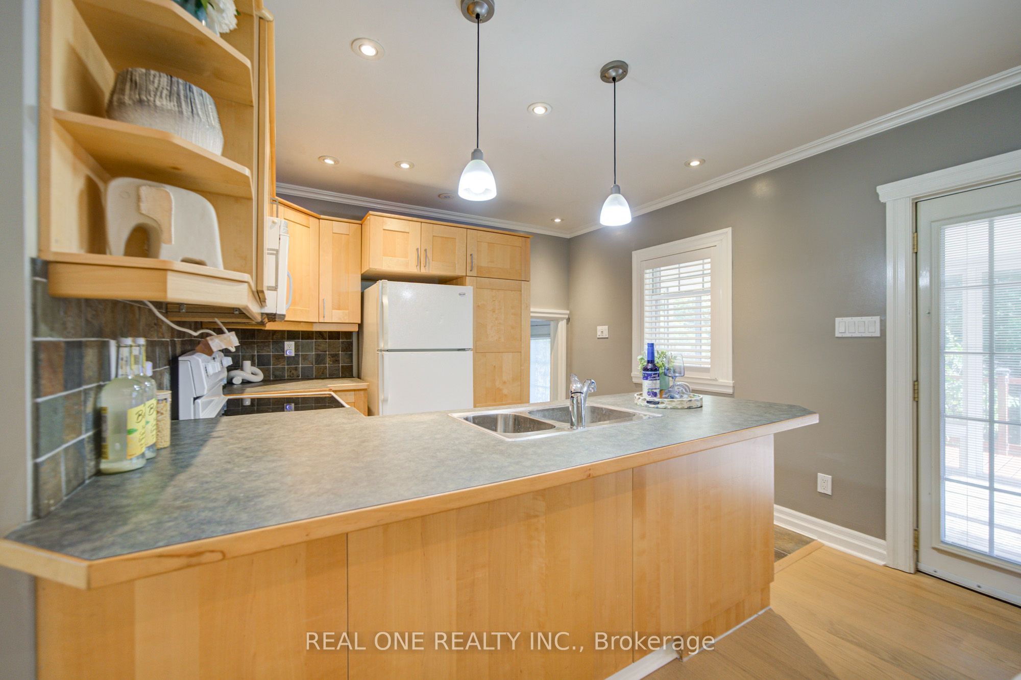 1099 Kent Avenue Property Photo 13