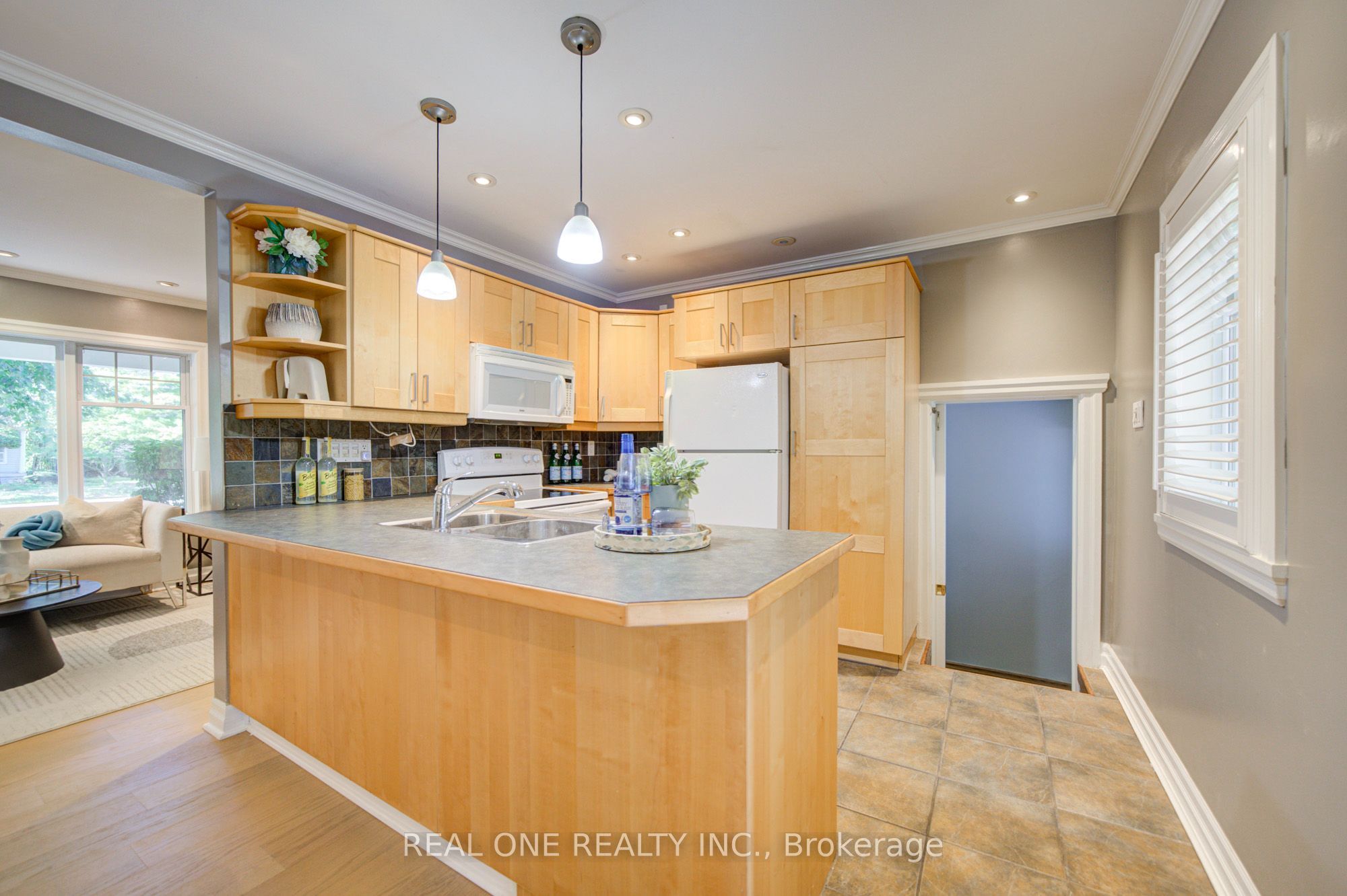 1099 Kent Avenue Property Photo 14