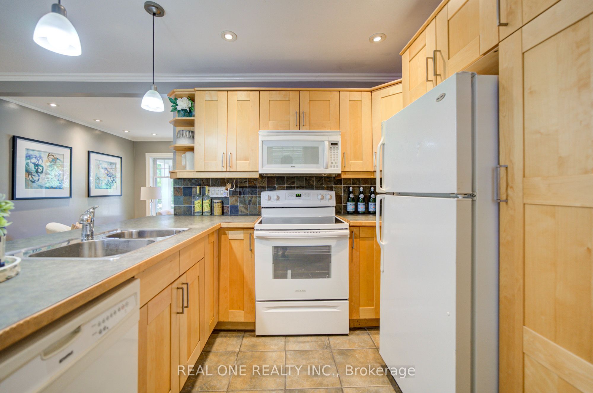 1099 Kent Avenue Property Photo 15