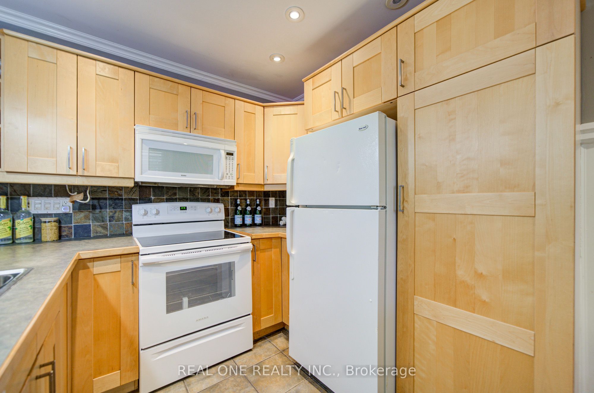 1099 Kent Avenue Property Photo 16