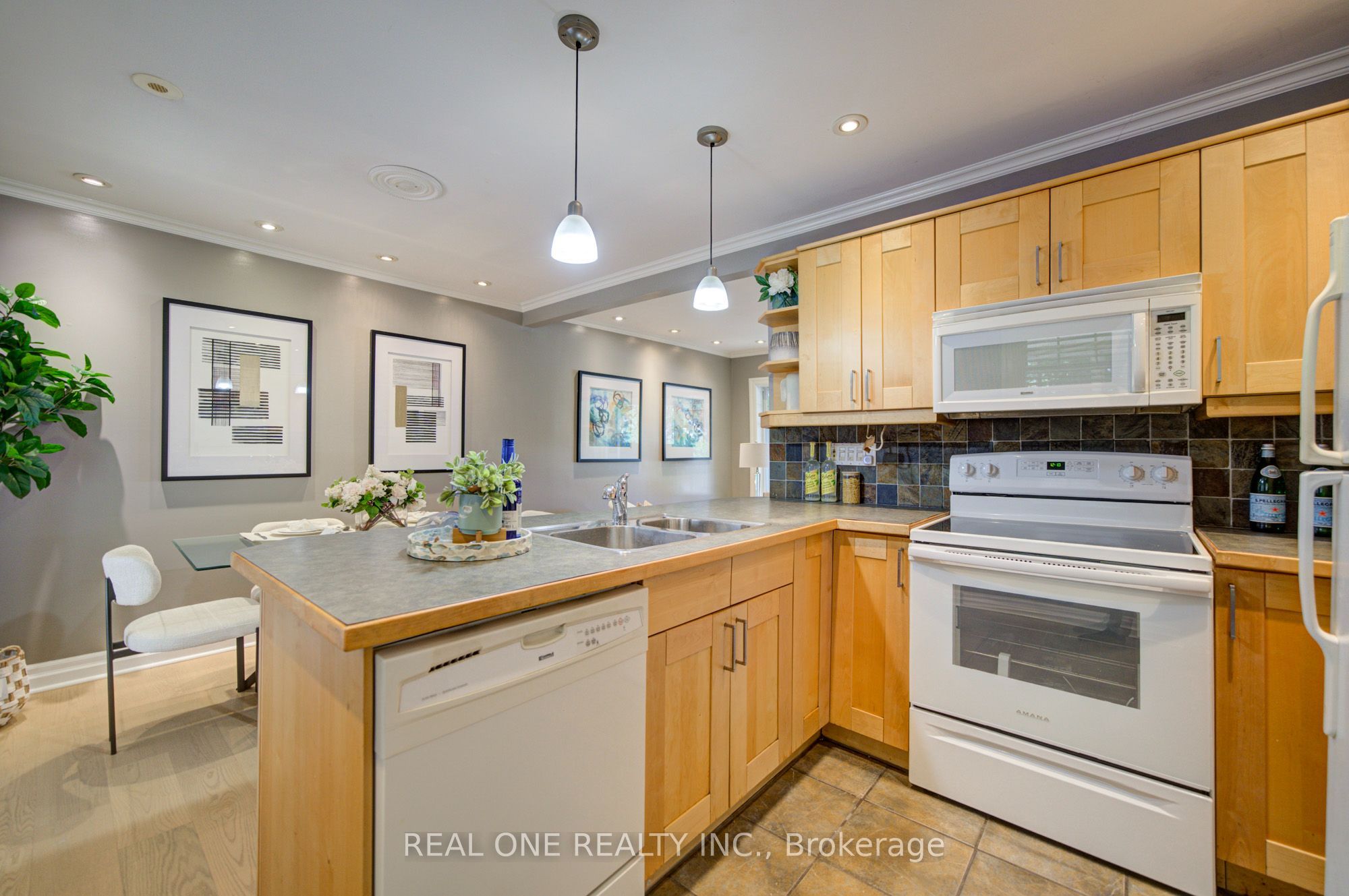 1099 Kent Avenue Property Photo 18