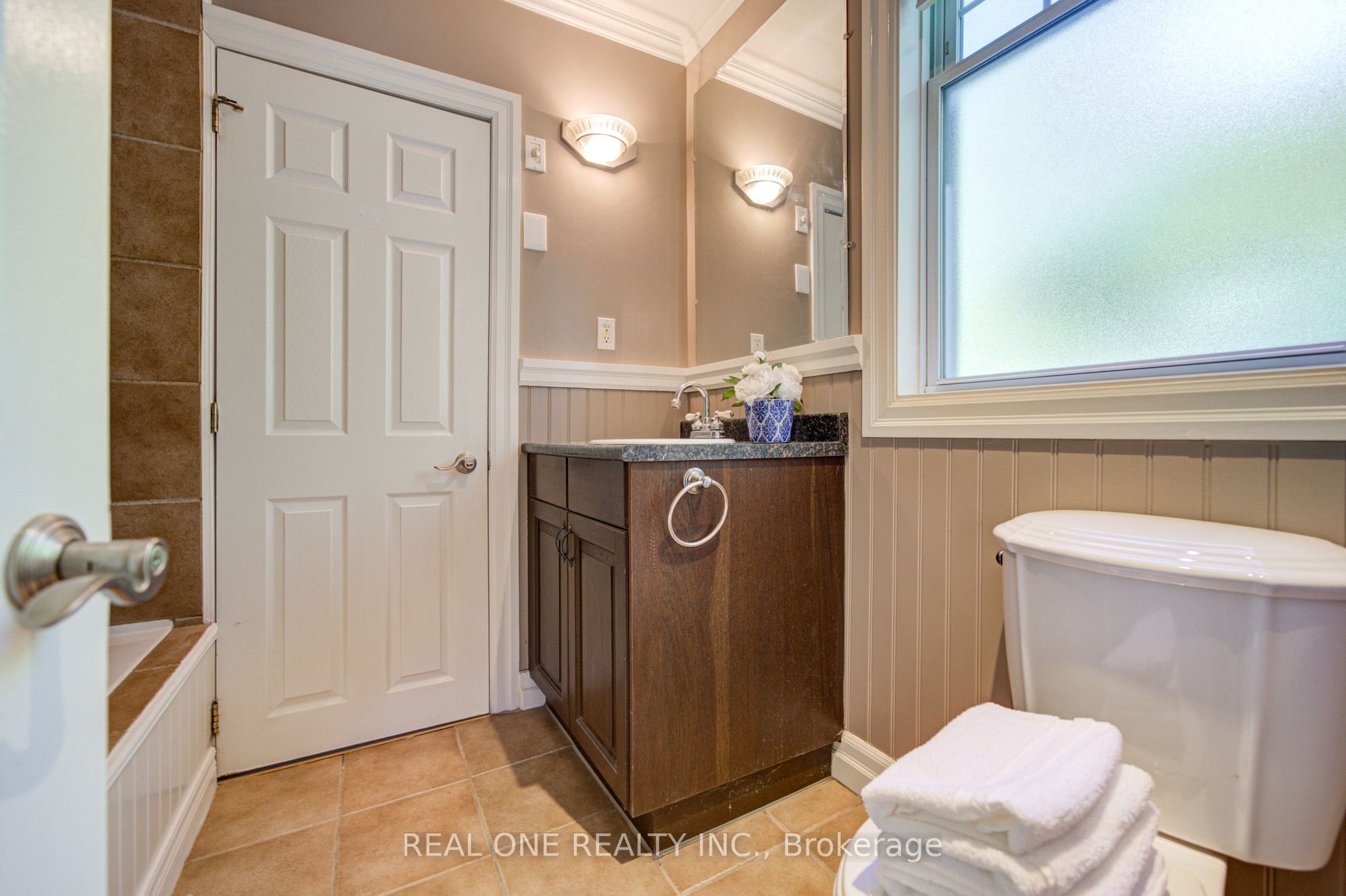 1099 Kent Avenue Property Photo 25