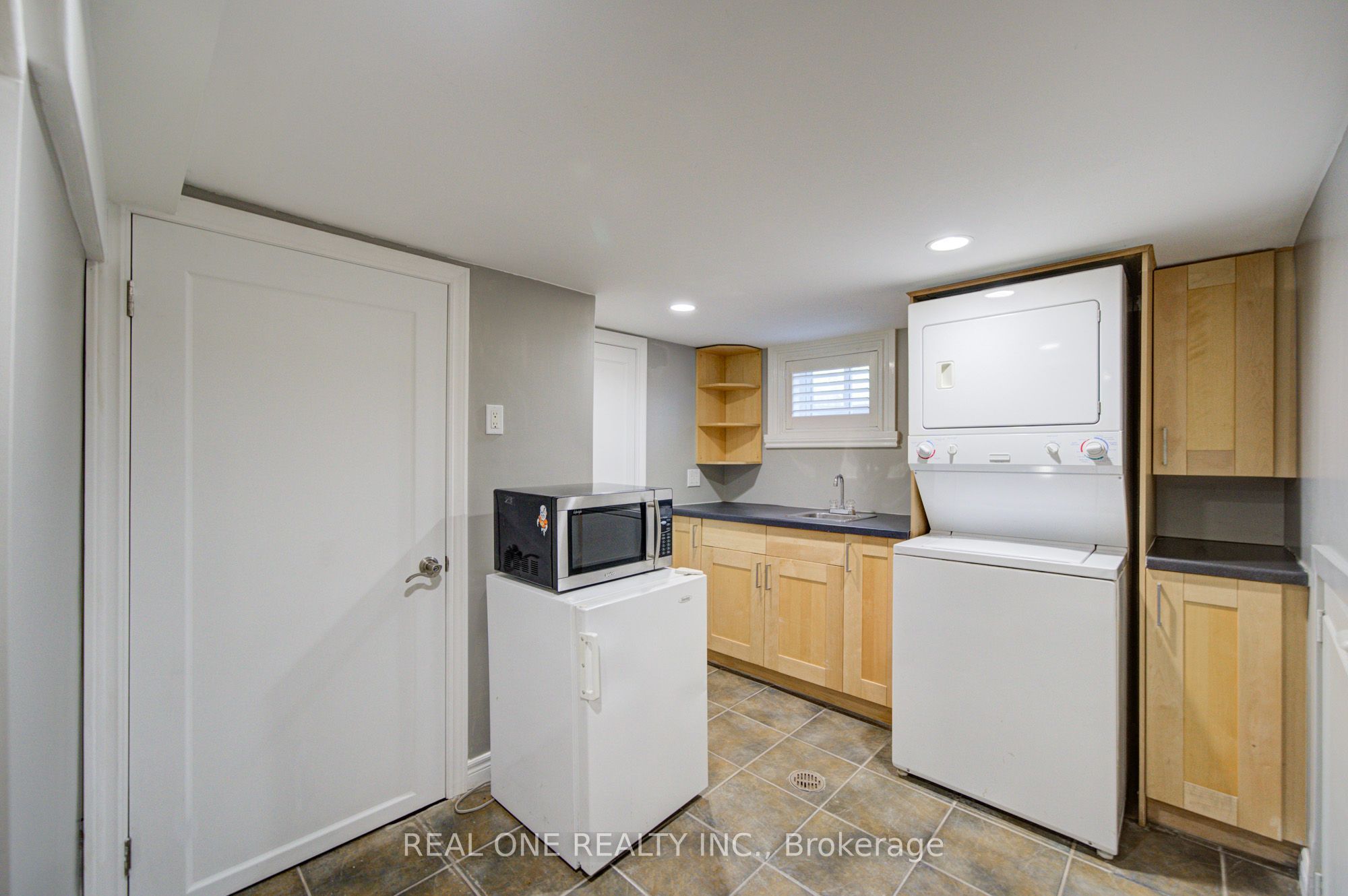 1099 Kent Avenue Property Photo 32