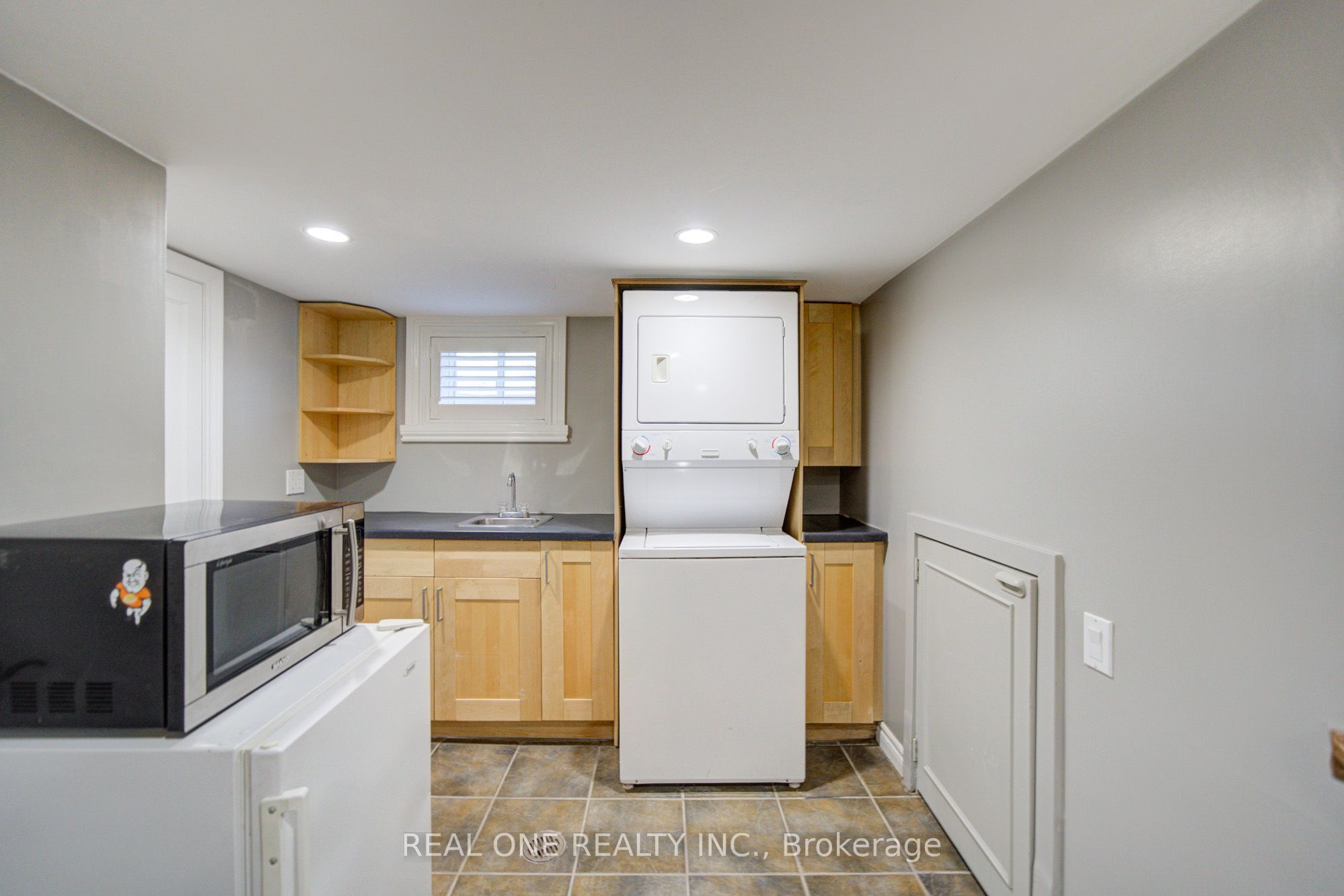 1099 Kent Avenue Property Photo 33