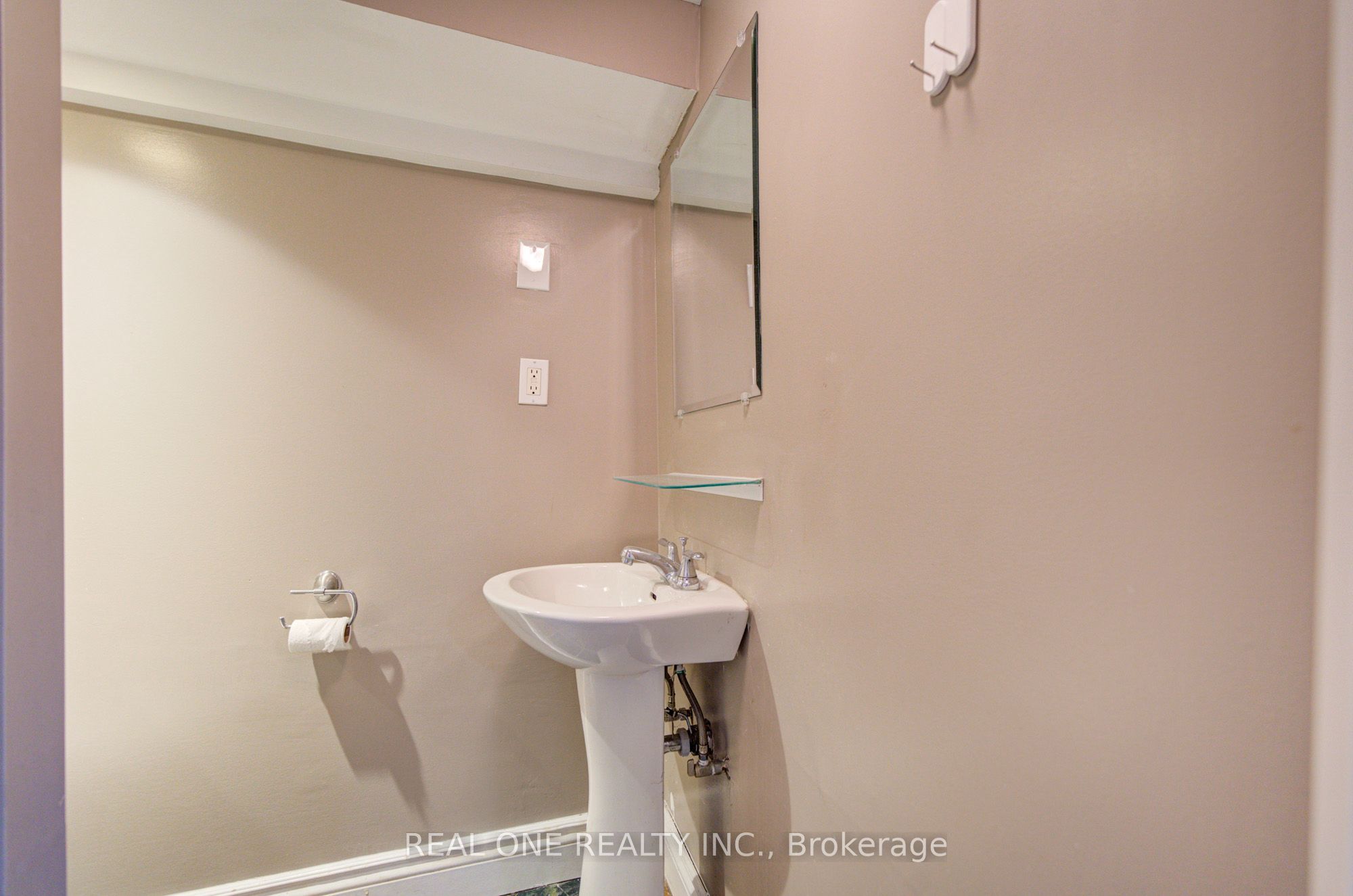 1099 Kent Avenue Property Photo 36