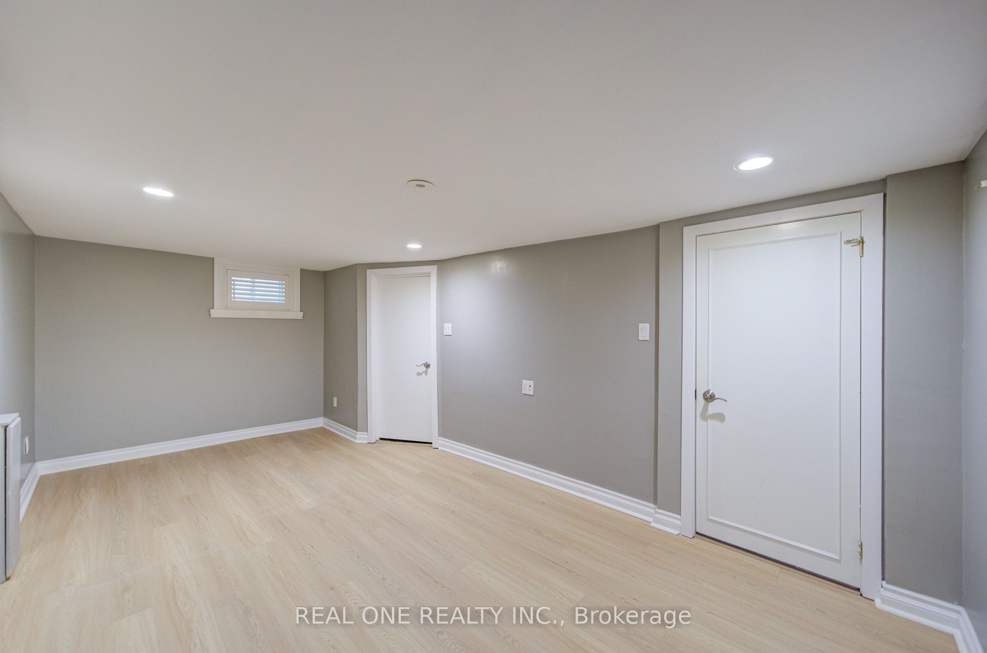 1099 Kent Avenue Property Photo 38