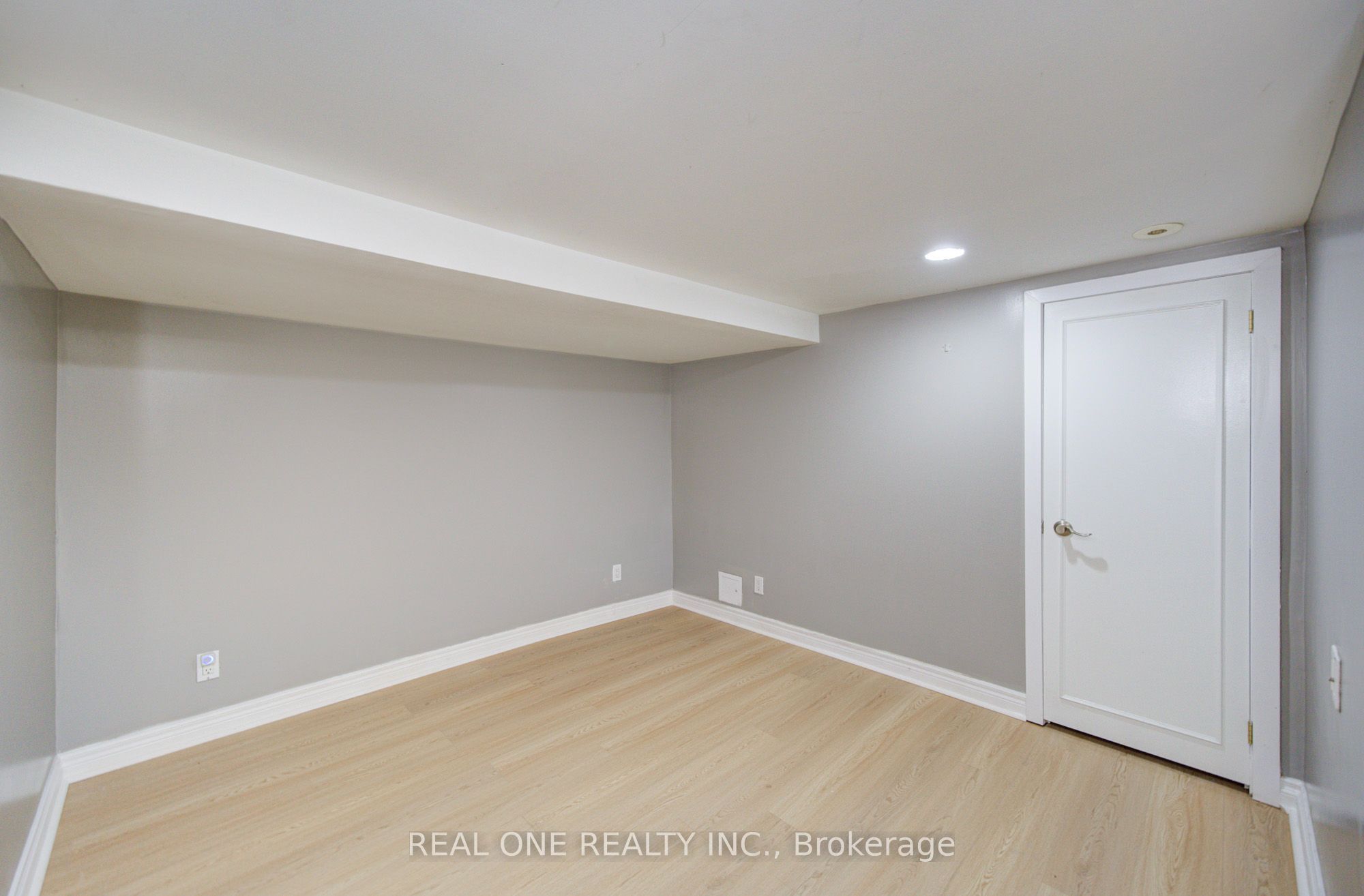 1099 Kent Avenue Property Photo 43