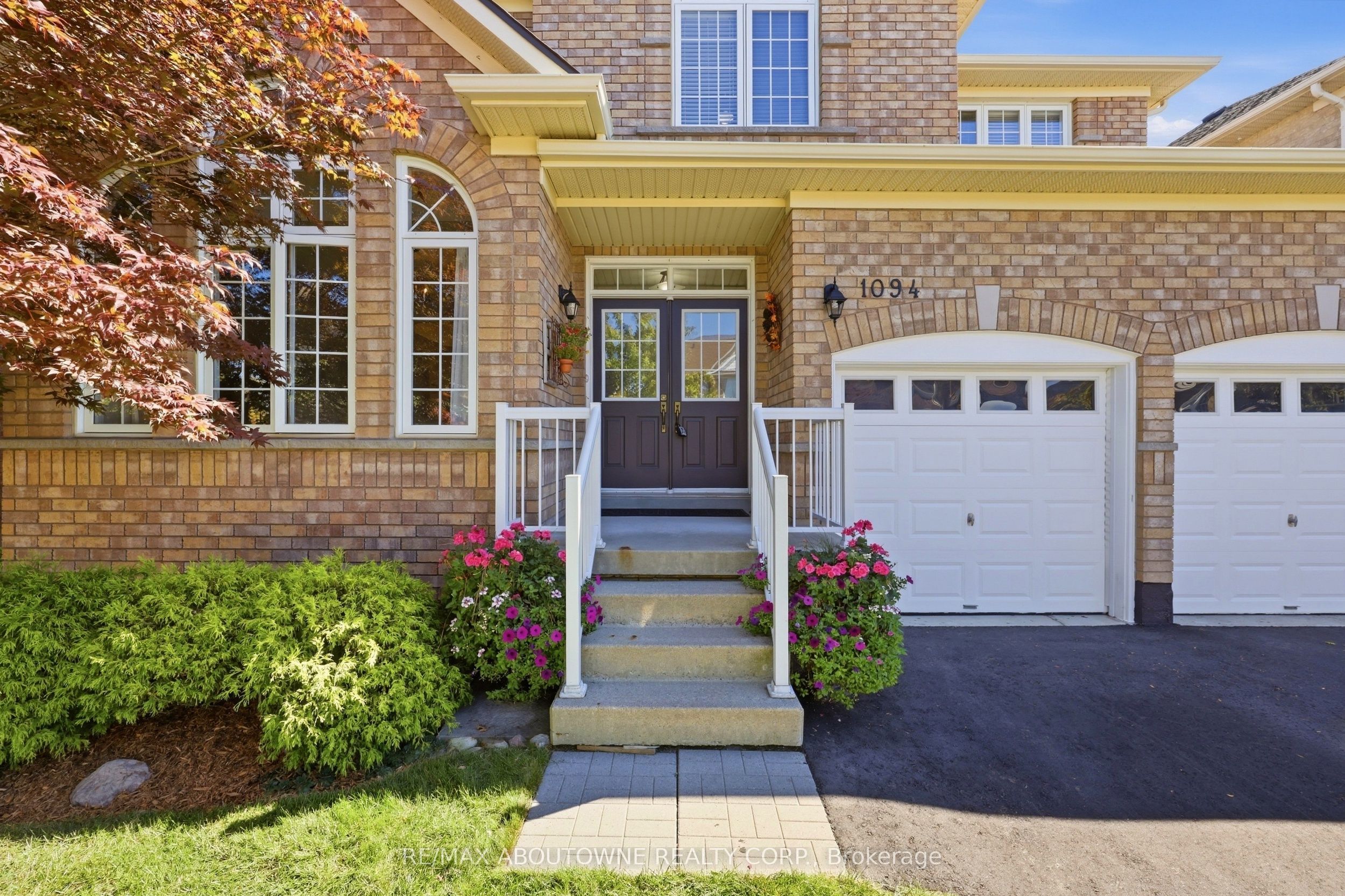 1094 Gorham Way Property Photo 5