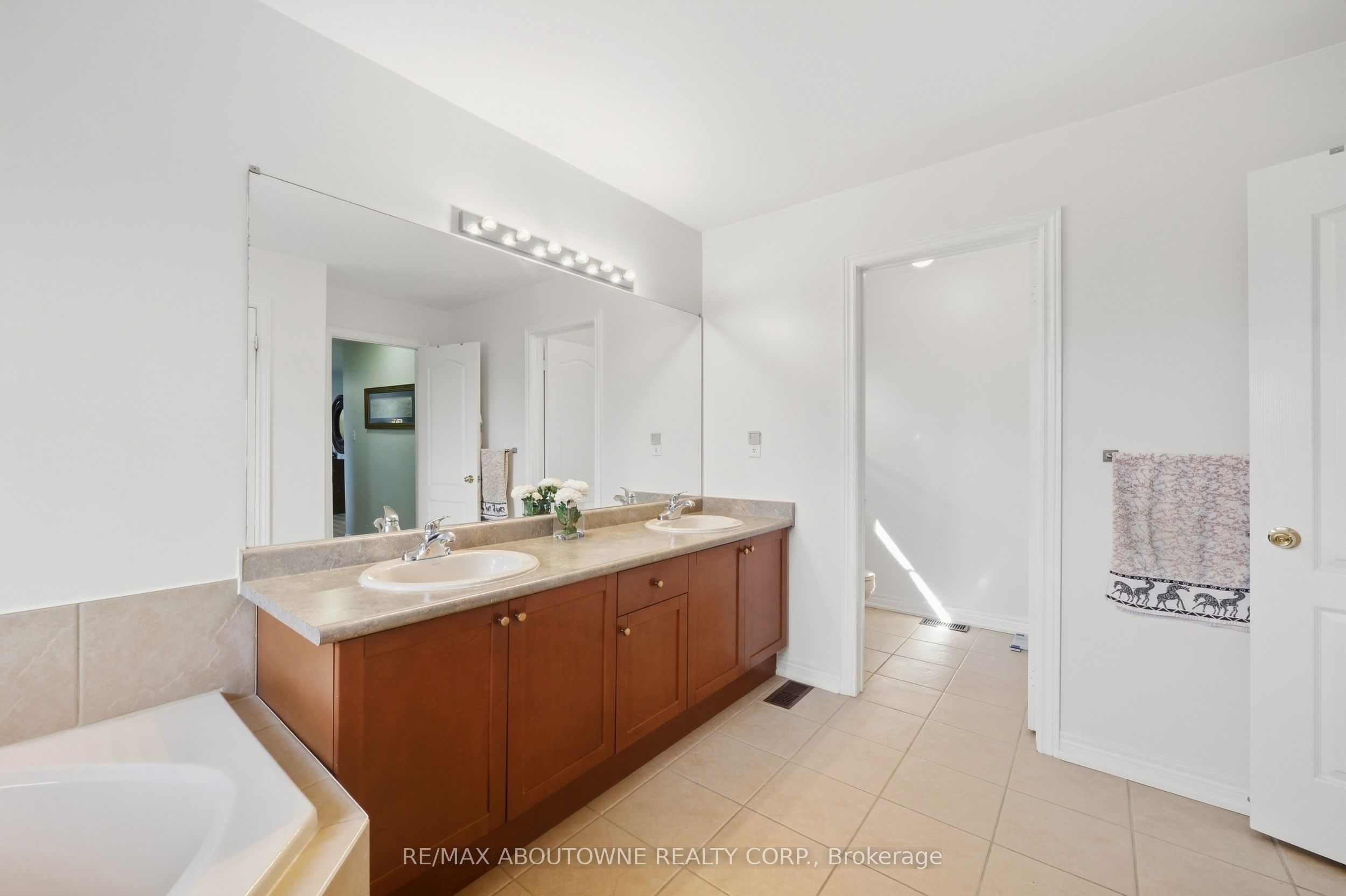 1094 Gorham Way Property Photo 32