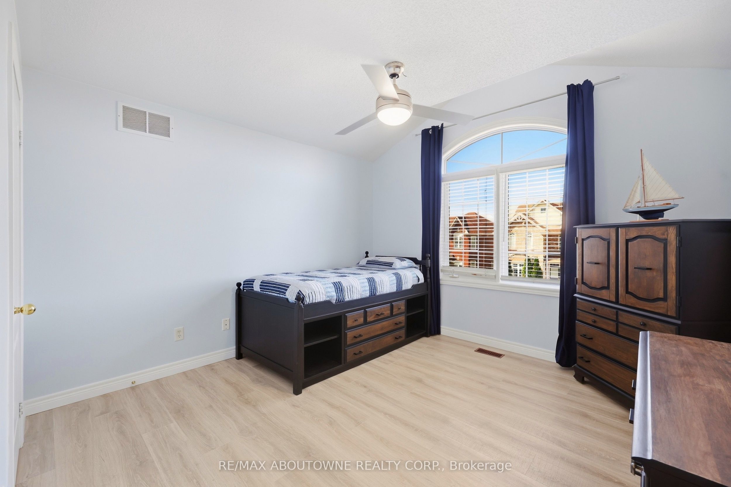 1094 Gorham Way Property Photo 36