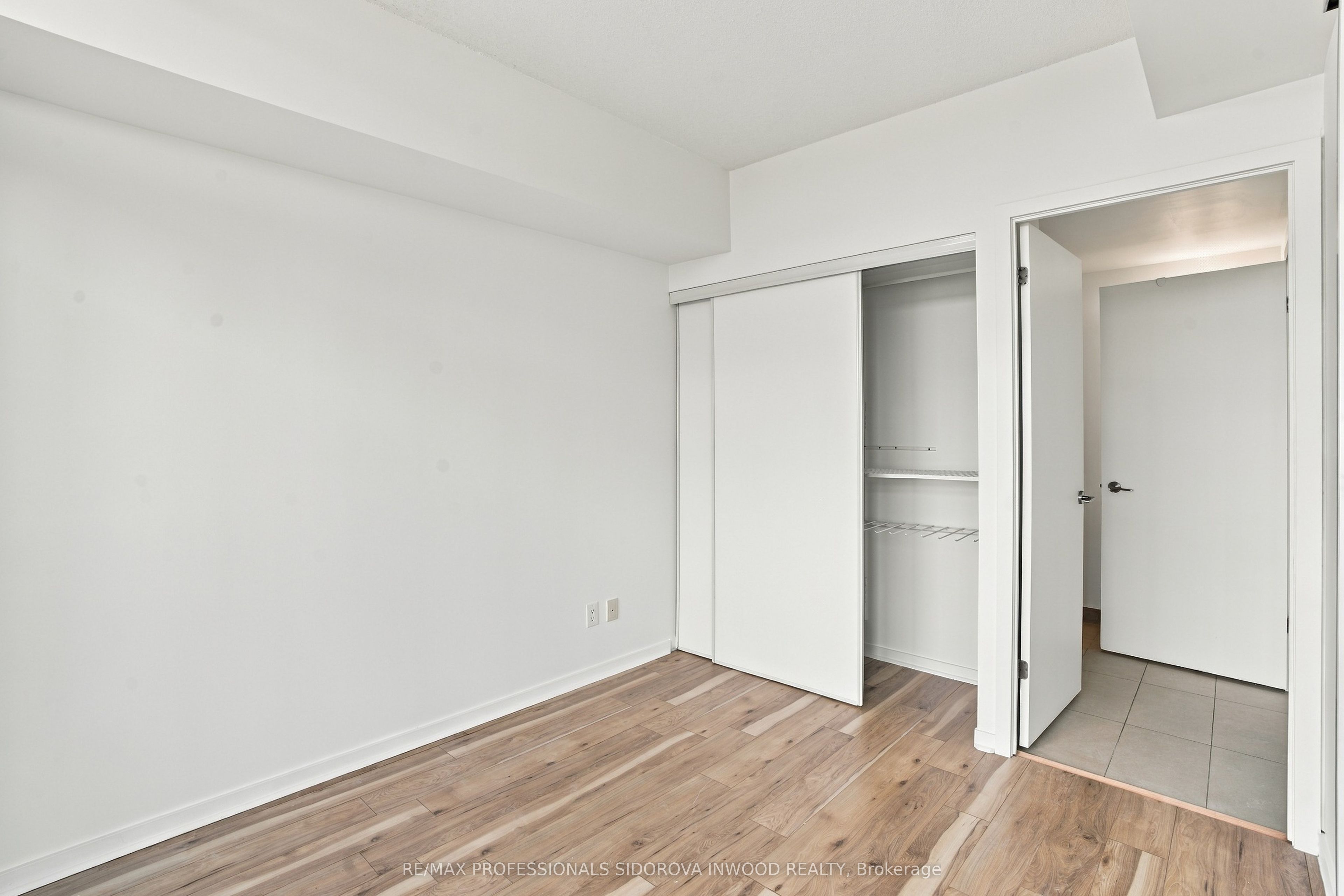 105 The Queensway Avenue 404 Property Photo 14