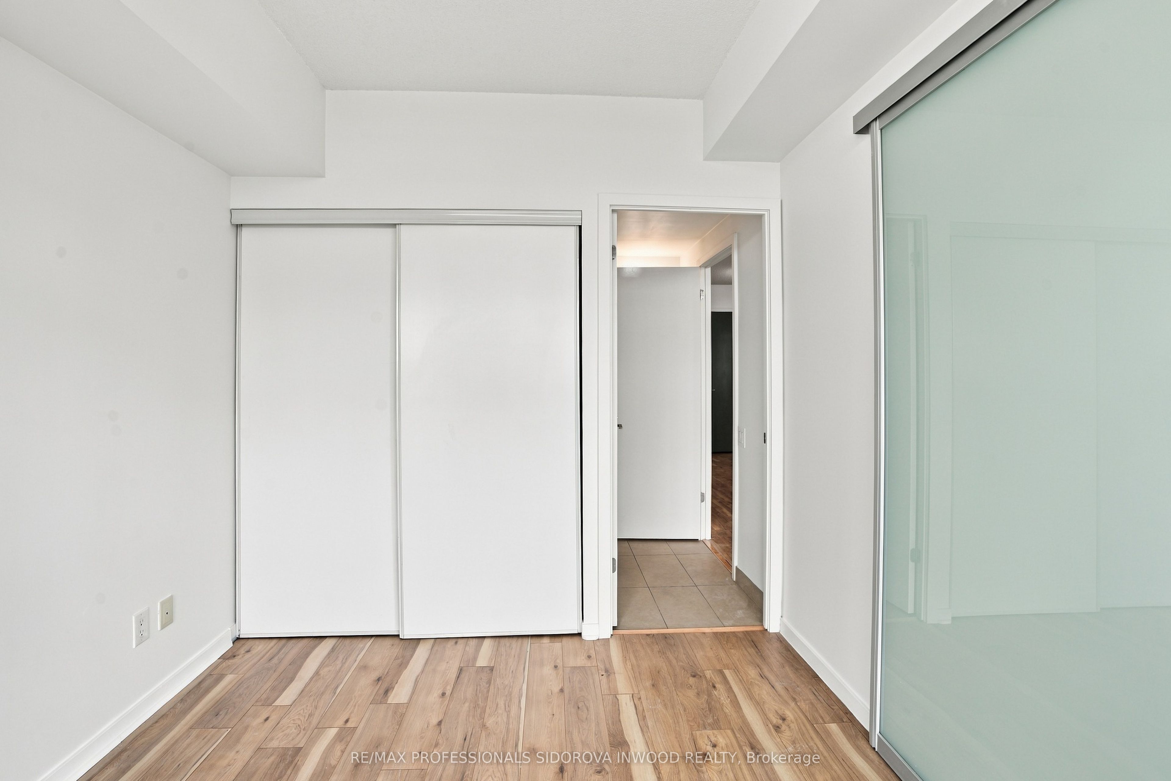 105 The Queensway Avenue 404 Property Photo 15