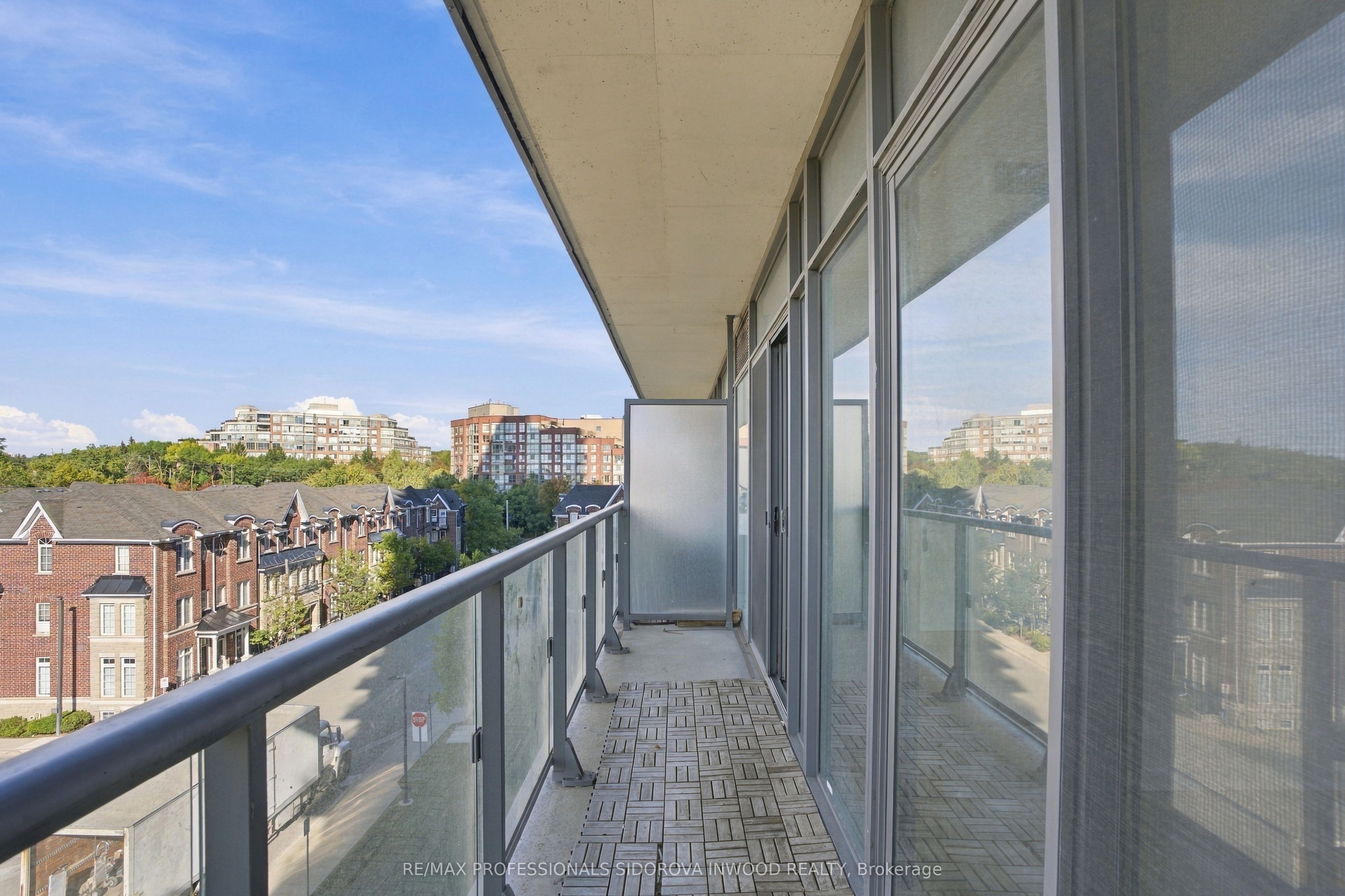 105 The Queensway Avenue 404 Property Photo 20