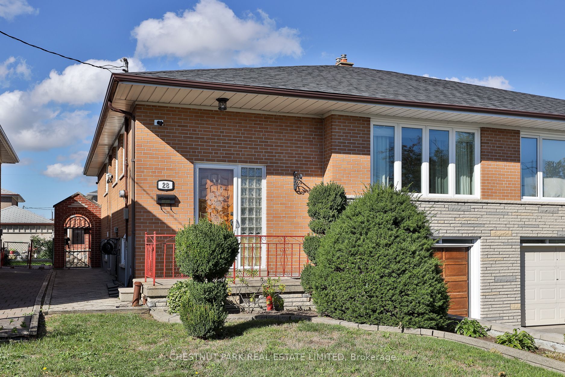 28 Charrington Crescent Property Photo 2