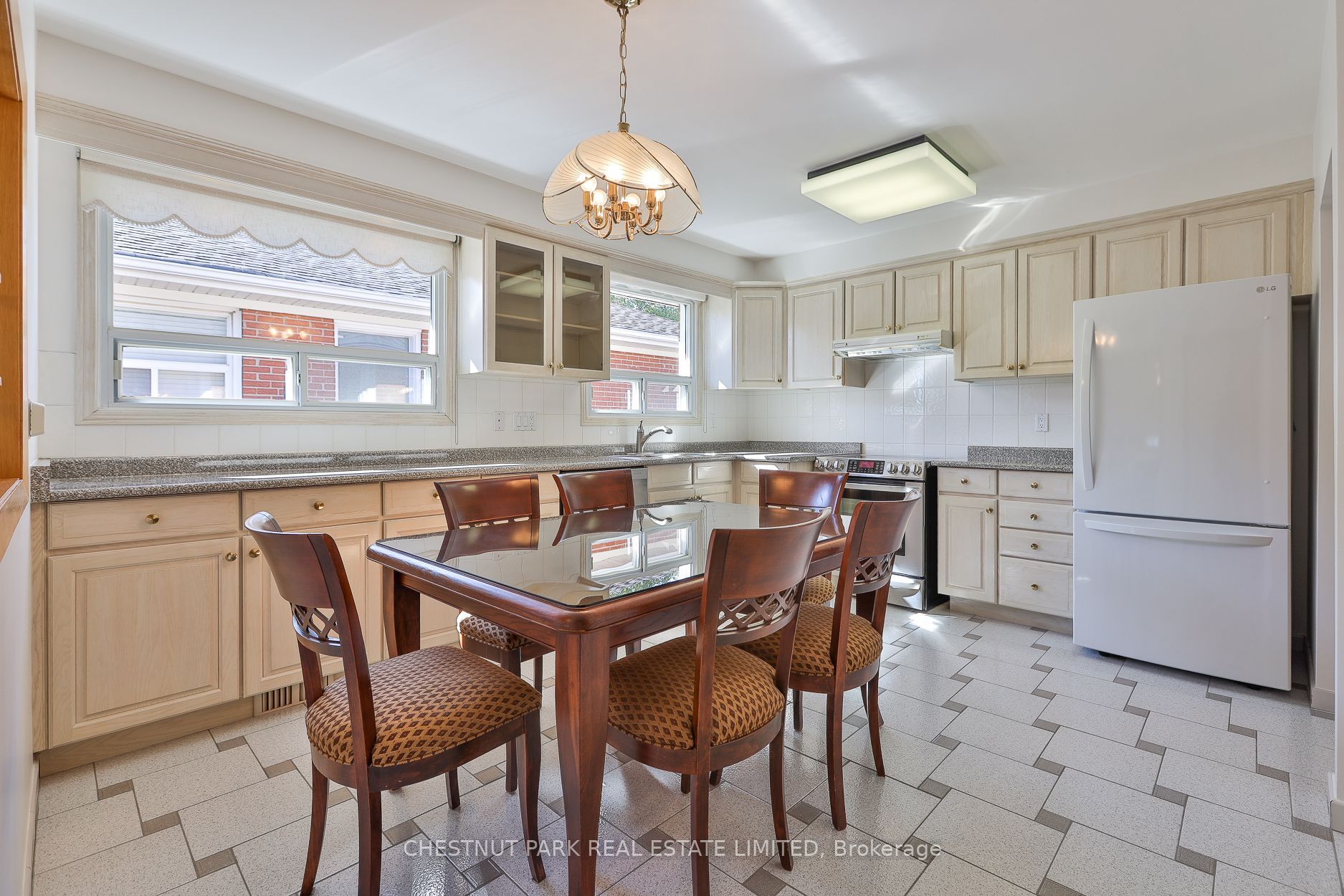 28 Charrington Crescent Property Photo 9