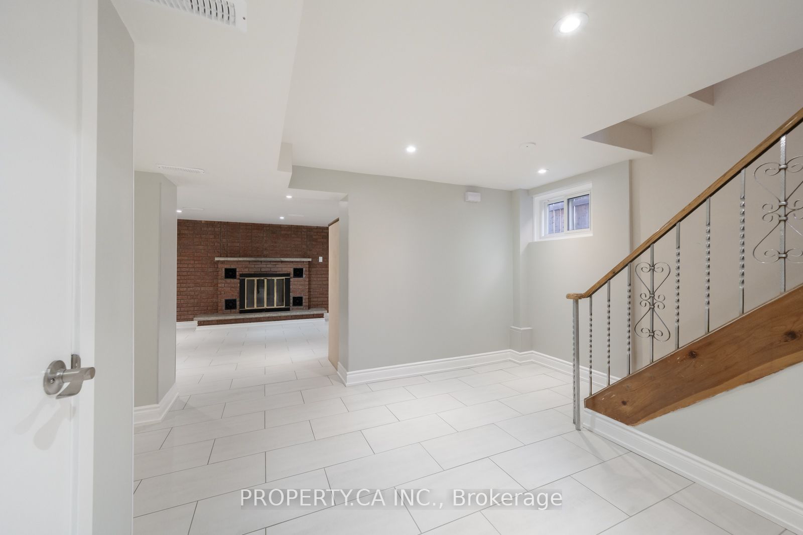 14 Alladin Avenue Bsmt Property Photo 4