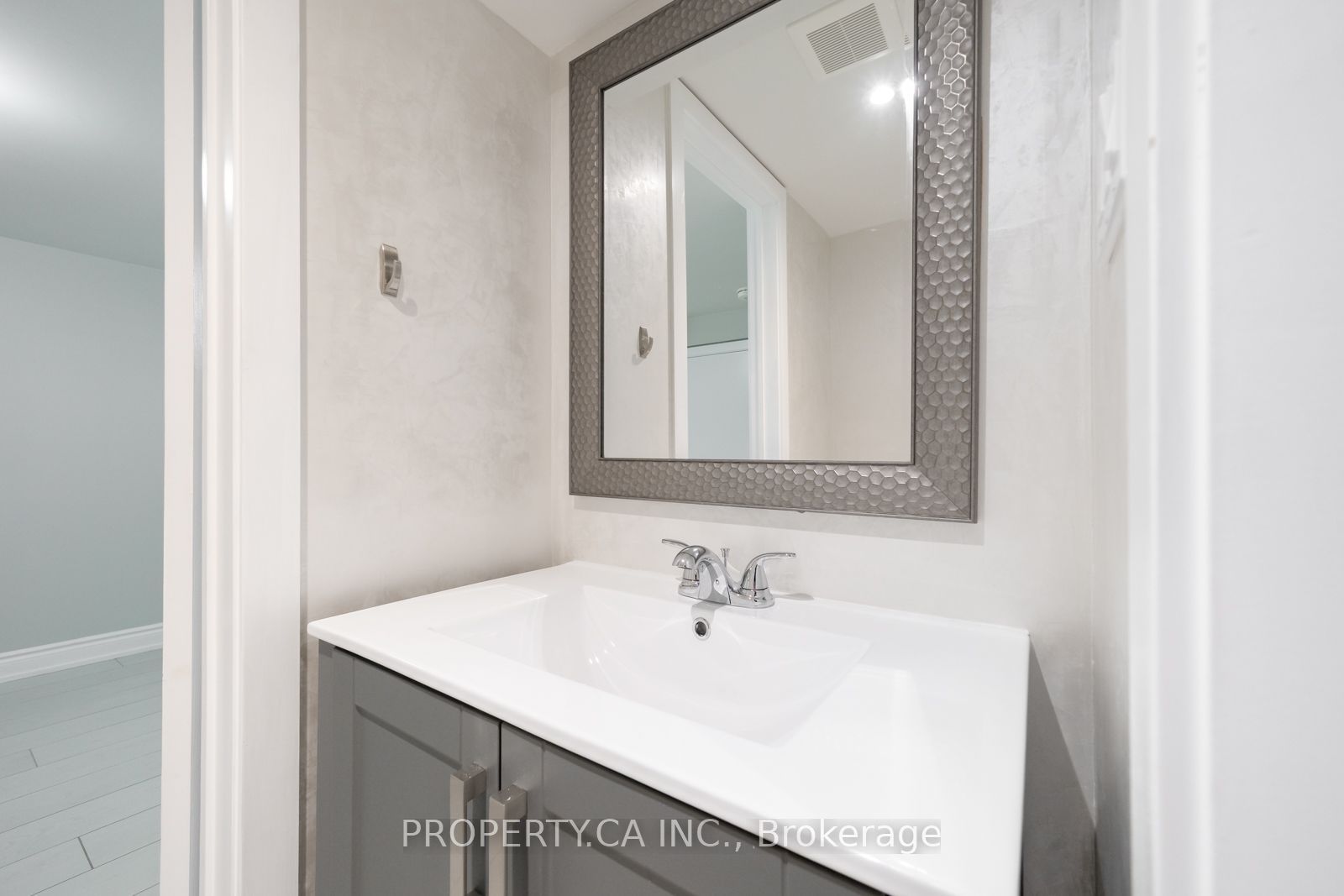 14 Alladin Avenue Bsmt Property Photo 13