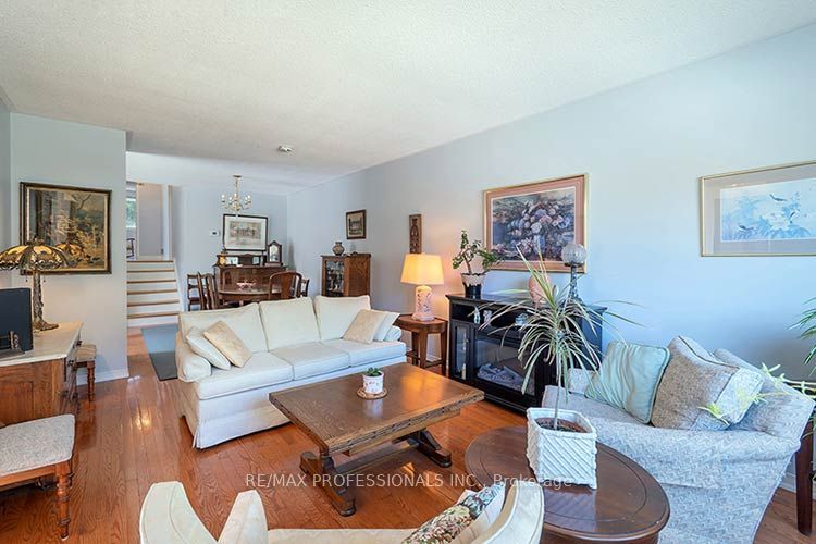 3284 Hornbeam Crescent Property Photo 7