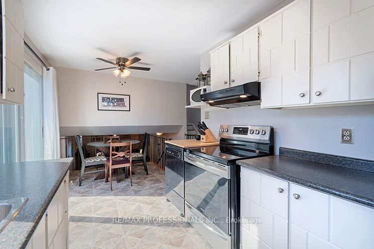 3284 Hornbeam Crescent Property Photo 11