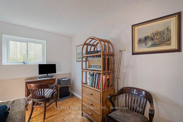 3284 Hornbeam Crescent Property Photo 19
