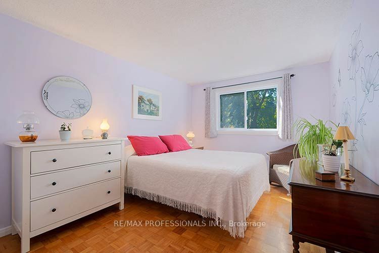 3284 Hornbeam Crescent Property Photo 23