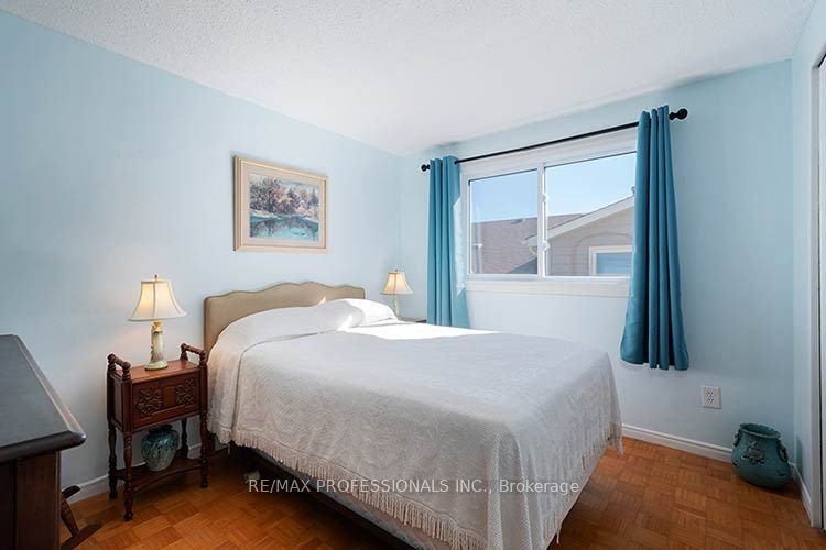 3284 Hornbeam Crescent Property Photo 25