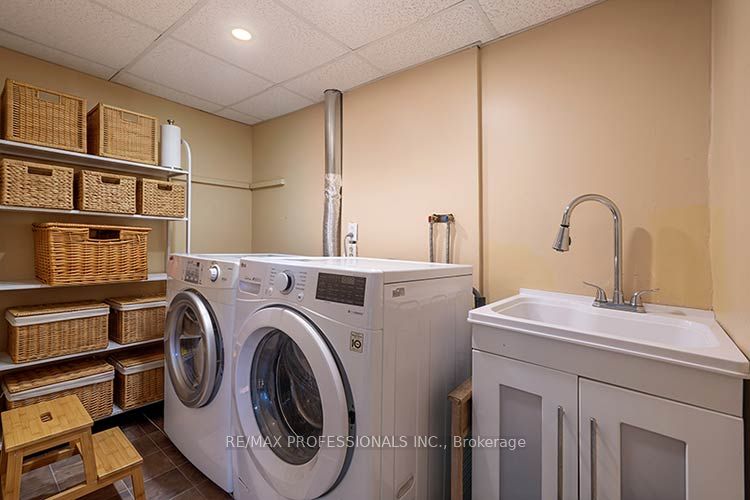 3284 Hornbeam Crescent Property Photo 28