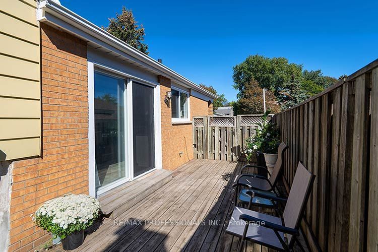 3284 Hornbeam Crescent Property Photo 30