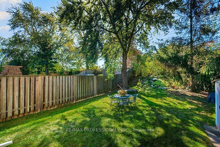 3284 Hornbeam Crescent Property Photo 32