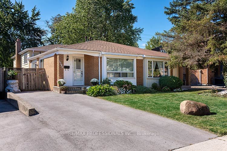 3284 Hornbeam Crescent Property Photo 37