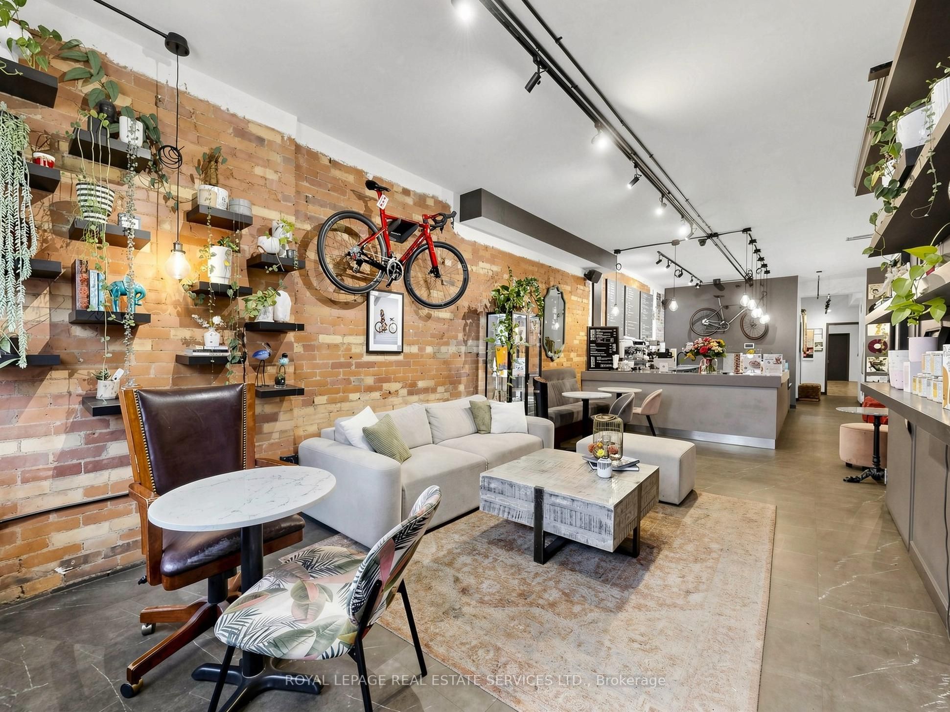 2233 Dundas Street W Property Photo 8
