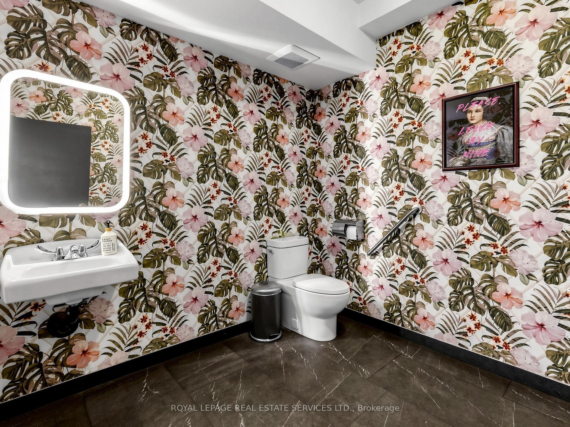 2233 Dundas Street W Property Photo 20