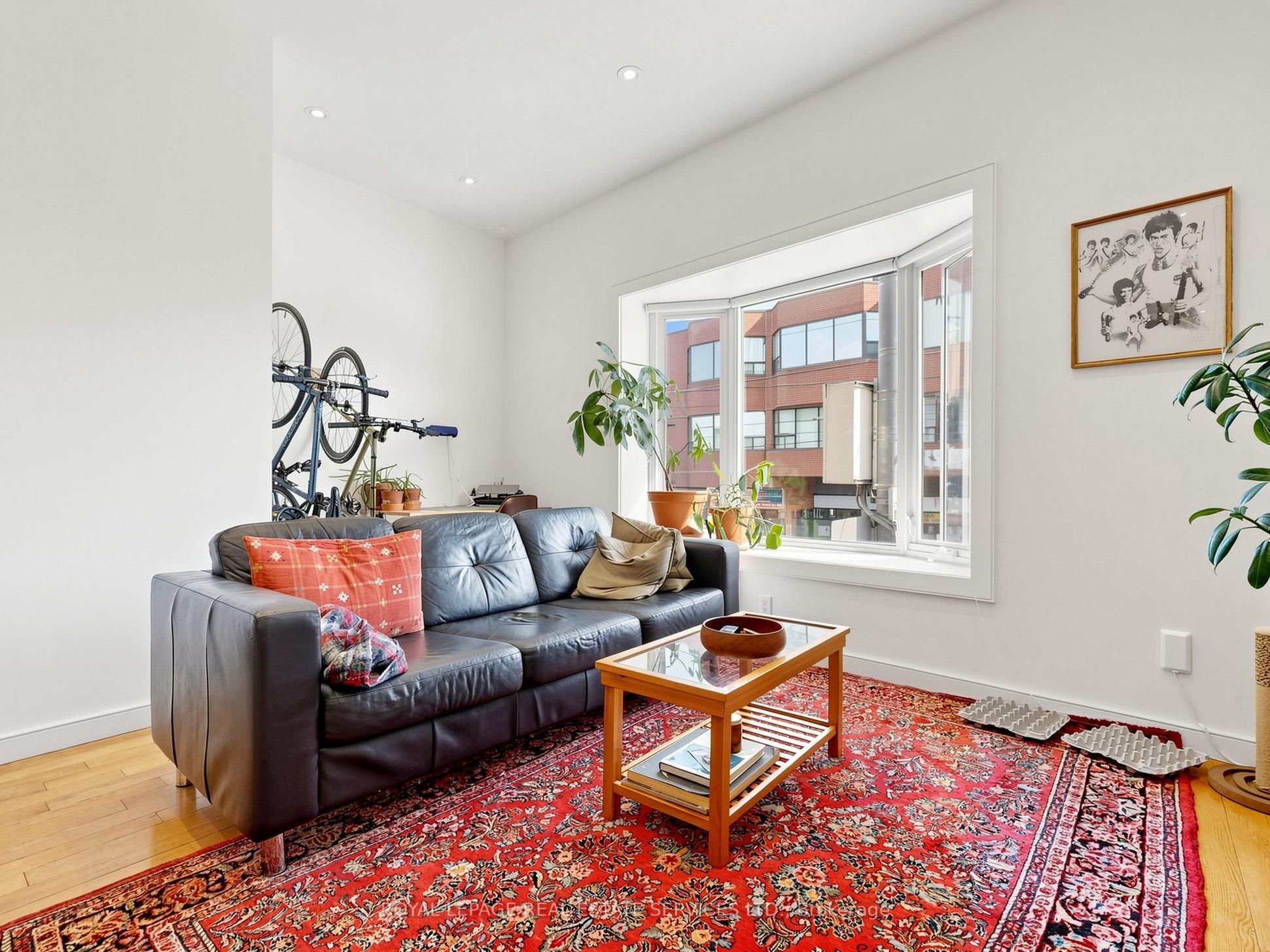 2233 Dundas Street W Property Photo 26