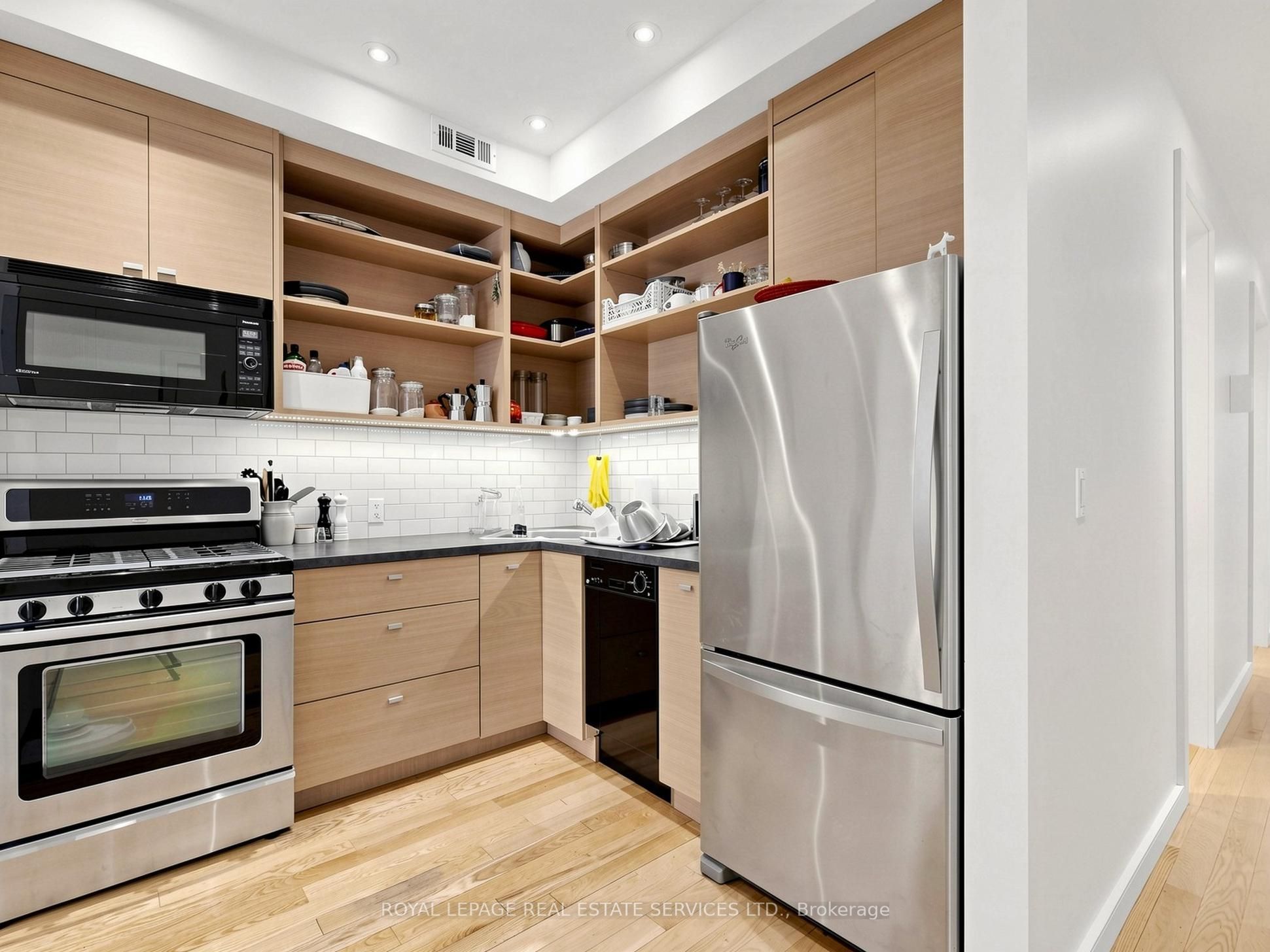 2233 Dundas Street W Property Photo 28