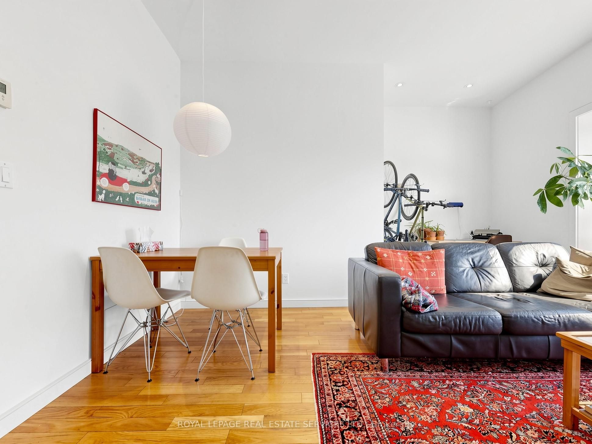 2233 Dundas Street W Property Photo 29